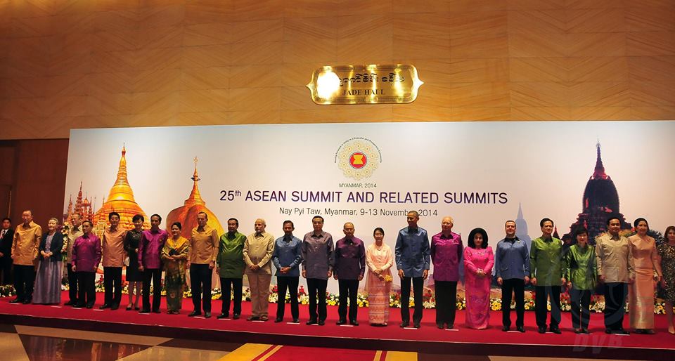 အာဆီယံထိပ္သီး အစည္းအေ၀းက်င္းပရာ ေနျပည္ေတာ္တြင္ ညစာစားပဲြ ျပဳလုပ္