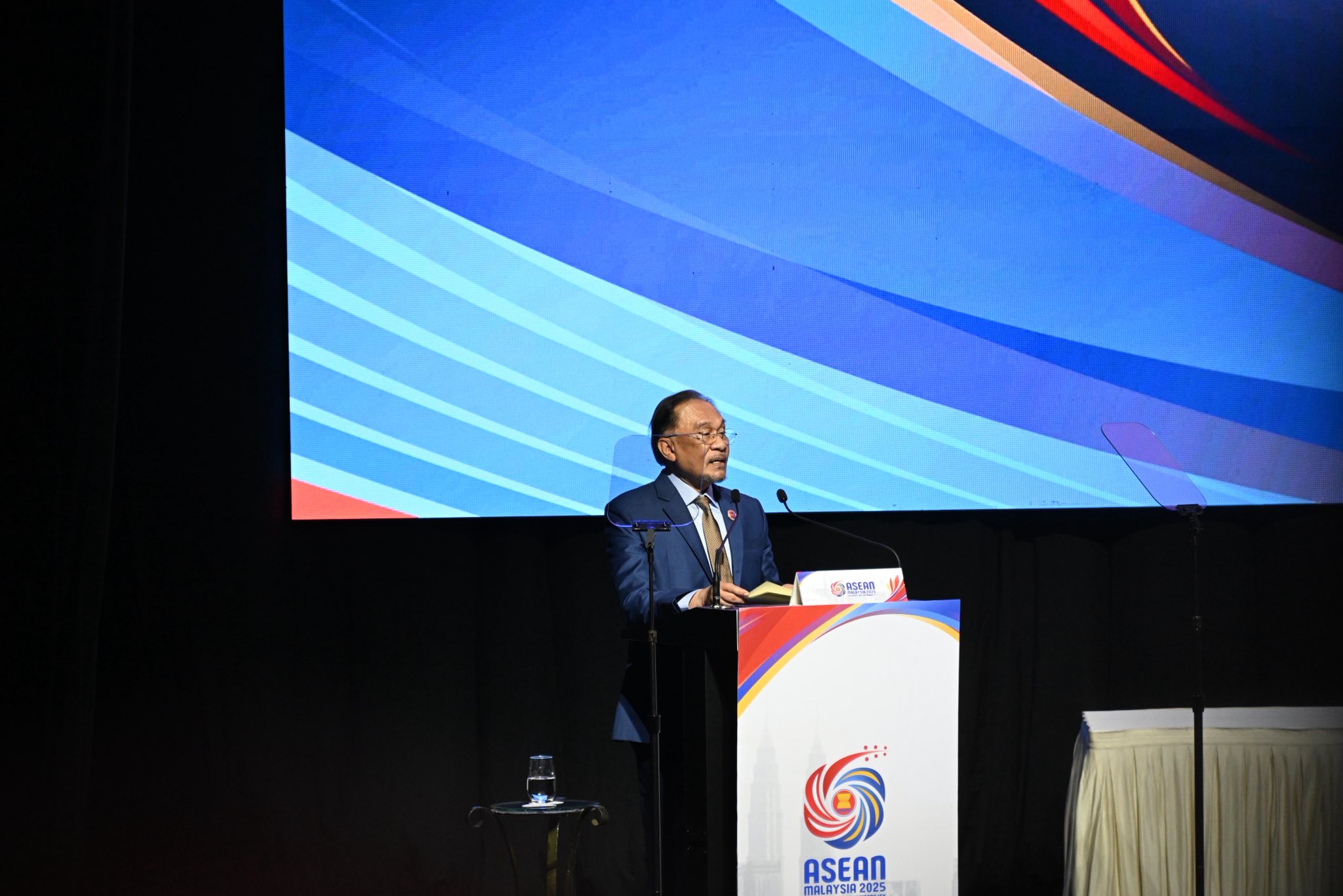 မြန်မာ့ငြိမ်းချမ်းရေး အာဆီယံကြိုးပမ်းမှု “ကျိုးလွယ်သည့်တံတား” နှင့် မလေးဝန်ကြီးချုပ် ခိုင်းနှိုင်း