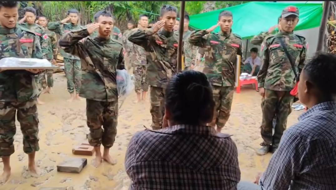 ဗန်းမော်တိုက်ပွဲ၌ ကျဆုံးခဲ့သည့် PDF တပ်ခွဲမှူး၏ မိသားစုအား ထောက်ပံ့ကူညီ