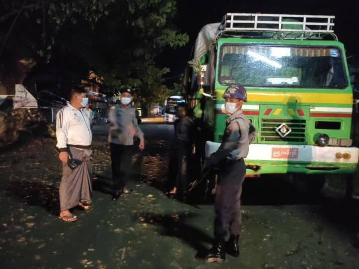 ပုသိမ်-မုံရွာ ကားလမ်းပေါ်တွင် ကုန်တင်ကား ၃ စီးနှင့် ယာဉ်မောင်းများ ဖမ်းဆီးခံရ