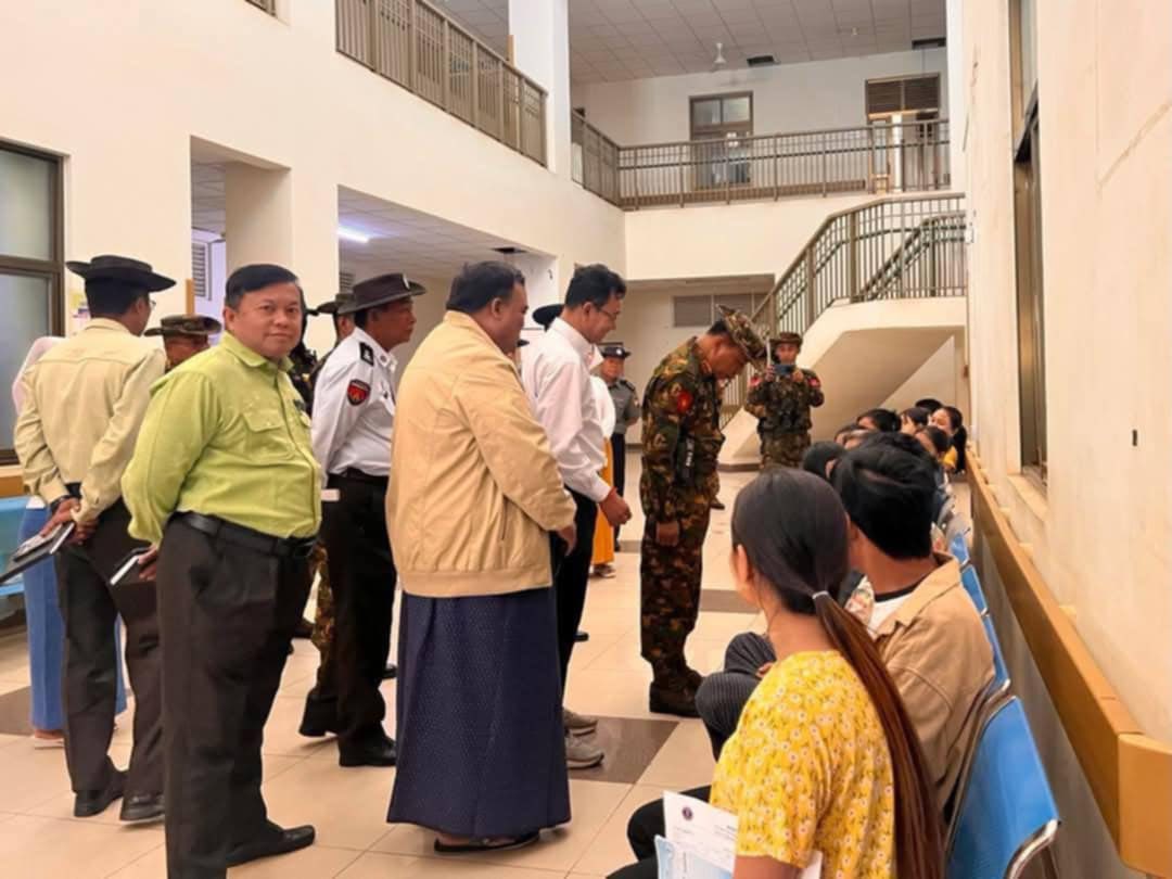 မန္တလေးက ကျန်းမာရေးဝန်ထမ်းများ လားရှိုး ပို့ရန် စစ်ကောင်စီ စီစဥ်