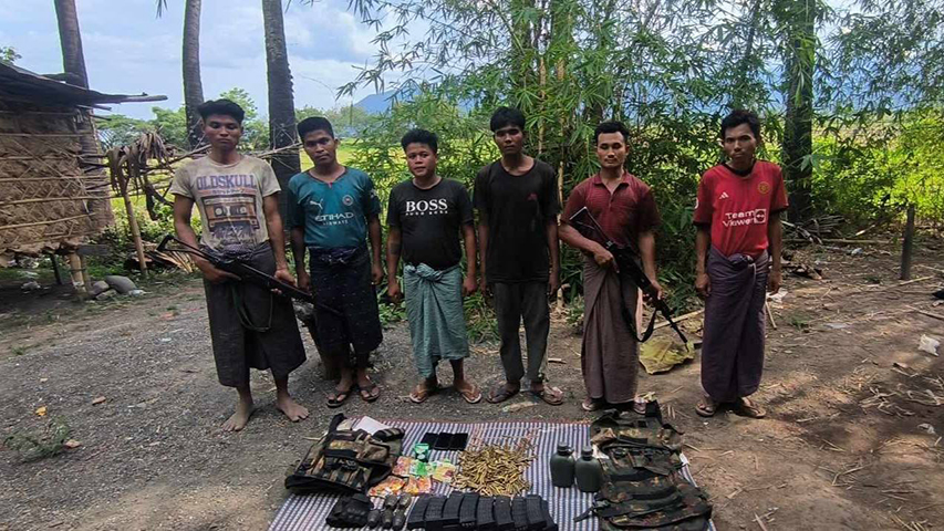 စစ်ကောင်စီတပ်သားသစ် ၆ ဦး လက်နက်ခဲယမ်းများဖြင့် ကလေးတွင် အလင်းဝင်