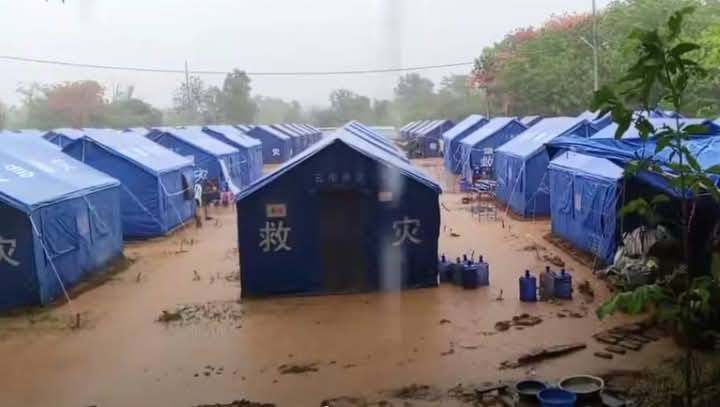 နေပြည်တော် ယာယီတဲများတွင်နေသည့် ငလျင်ဒဏ်သင့် ဝန်ထမ်းများကို ပြန်ဖယ်ရှားနေ