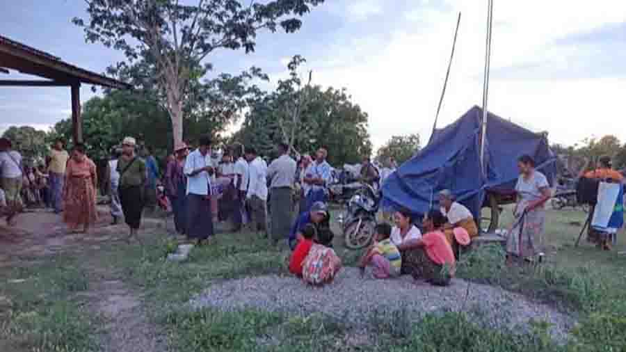 စစ်တပ် စစ်ကြောင်းထိုးသဖြင့် ကန့်ဘလူ ဒေသခံသောင်းချီ ထွက်ပြေးနေရ