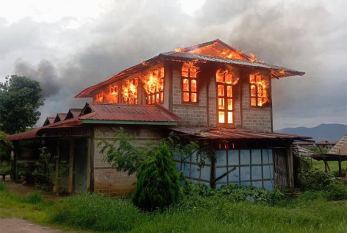 ညောင်ရွှေမြို့နယ်၌ တိုက်ပွဲဖြစ်၊ ဒေသခံနေအိမ် ၄ လုံးကို စစ်ကောင်စီတပ်က မီးရှို့