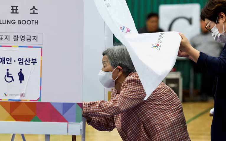 တောင်ကိုရီးယားတွင် သမ္မတ ရွေးကောက်ပွဲကျင်းပ