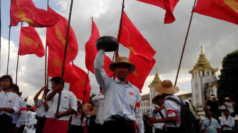 အမ်ိဳးသားပညာေရးဥပေဒကို ရန္ကုန္ၿမဳိ႕လယ္ေခါင္တြင္ သပိတ္ေမွာက္ ဆႏၵျပ