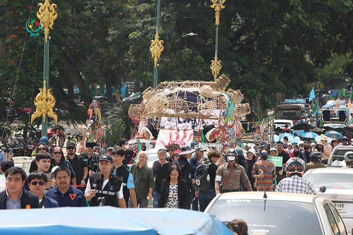 သတ္တုတူးဖော်လုပ်ငန်းကြောင့် မြစ်ရေအဆိပ်သင့်မှု ထိုင်းဒေသခံများဆန္ဒပြ (ဓာတ်ပုံ) 