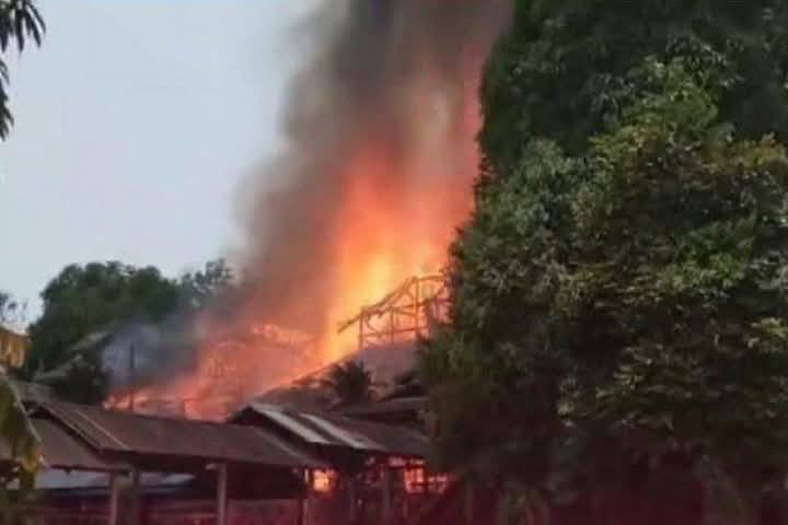 အင်္ဂပူမြို့တွင် ၁ လအတွင်း စစ်တပ်လေကြောင်းတိုက်ခိုက်မှုကြောင့် နေအိမ် ၅၀ ကျော်ပျက်စီး
