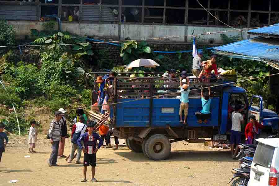 ဖားကန့်မြို့နယ်က စစ်ဘေးရှောင်ကလေးငယ်များ ကျောင်းသုံးပစ္စည်း အကူအညီလိုအပ်