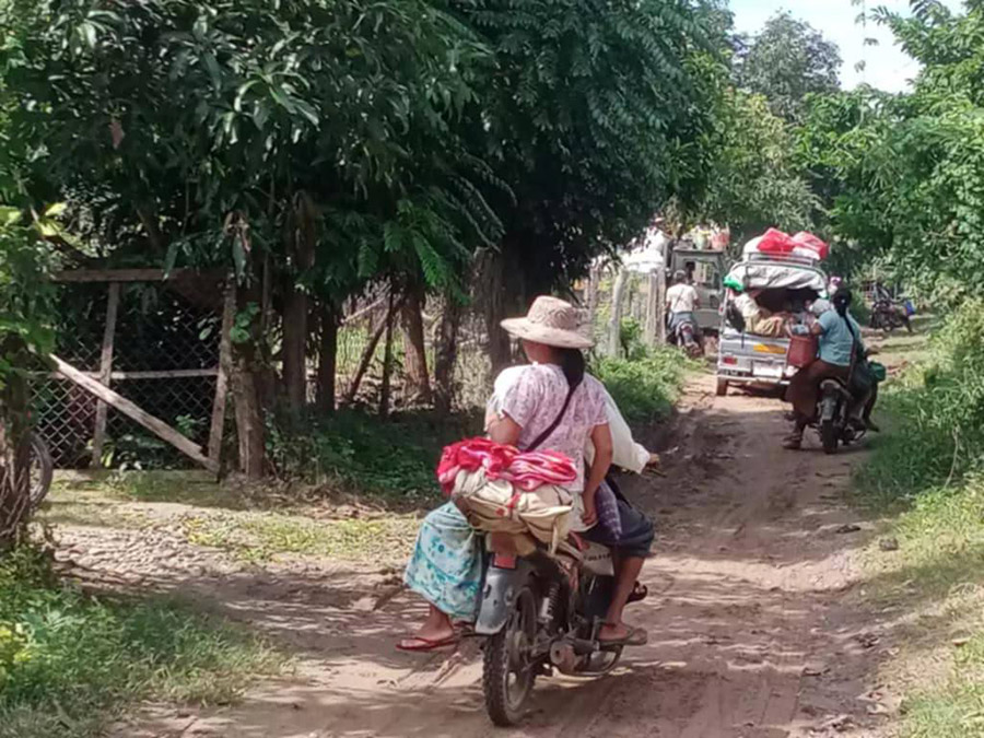 တိုက်လေယာဉ် ပစ်ချခံရသည့် ကျေးရွာအနီးက ဒေသခံများ နေရပ်စွန့်ခွာထွက်ပြေး