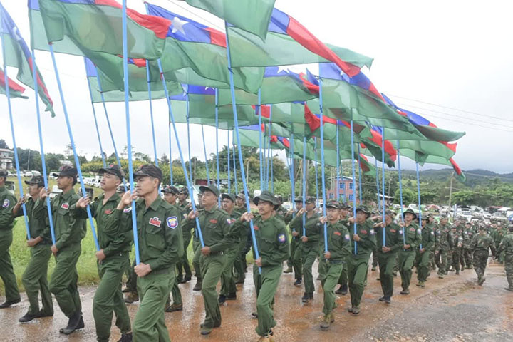 ဆီဆိုင်ဒေသခံ ၆,၀၀၀ ကျော်ကို PNO ပြည်သူ့စစ်က  အဓမ္မ ရွှေ့ပြောင်းခိုင်း