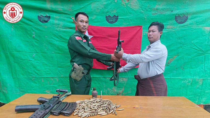 ပေါက်မြို့နယ်၌ စစ်ကောင်စီတပ်မှ ဒုတပ်ကြပ် ၁ ဦး လက်နက်ခဲယမ်းနှင့်အတူ အလင်းဝင်