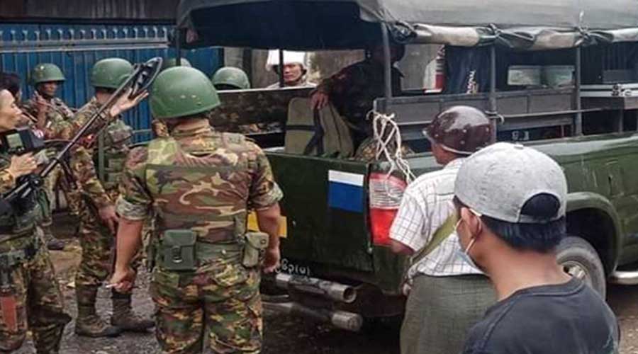 ဖျာပုံအခြေစိုက် ခလရ ၉၈ တပ်ရင်းမှူးကို စစ်ကောင်စီ ဖမ်းဆီးစစ်ဆေးနေ 