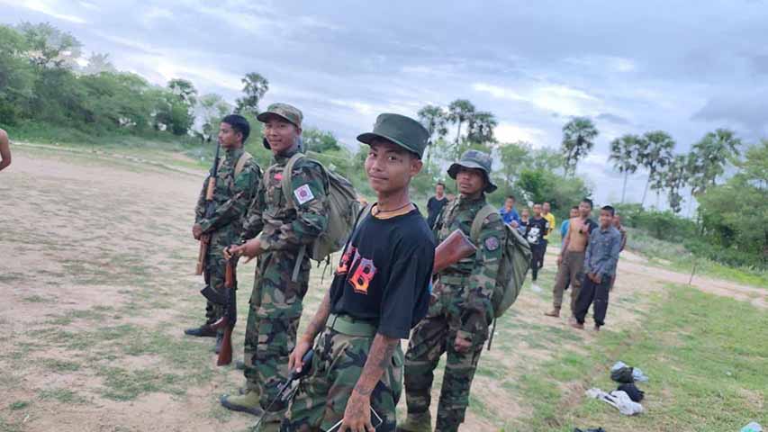 မြင်းခြံတွင် စစ်ကောင်စီတပ် တိုက်ခိုက်ခံရပြီး အရာရှိ အပါအဝင် ၃ ဦးသေဆုံး