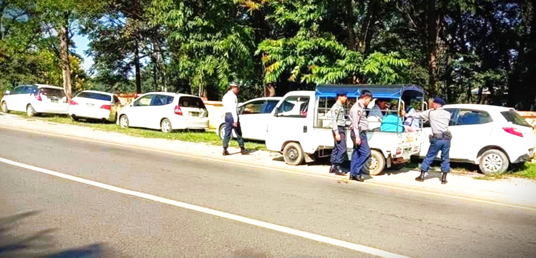 လိုင်စင်မဲ့ယာဉ်ကို ပွဲတော်တည်ပြန်တဲ့ တရားမဝင် စစ်ကောင်စီ