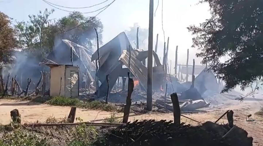 ချောက်တွင် စစ်ကောင်စီတပ်က ပြည်သူပိုင်ပစ္စည်း ခိုးယူပြီး လူနေအိမ်များကို မီးရှို့ဖျက်ဆီး
