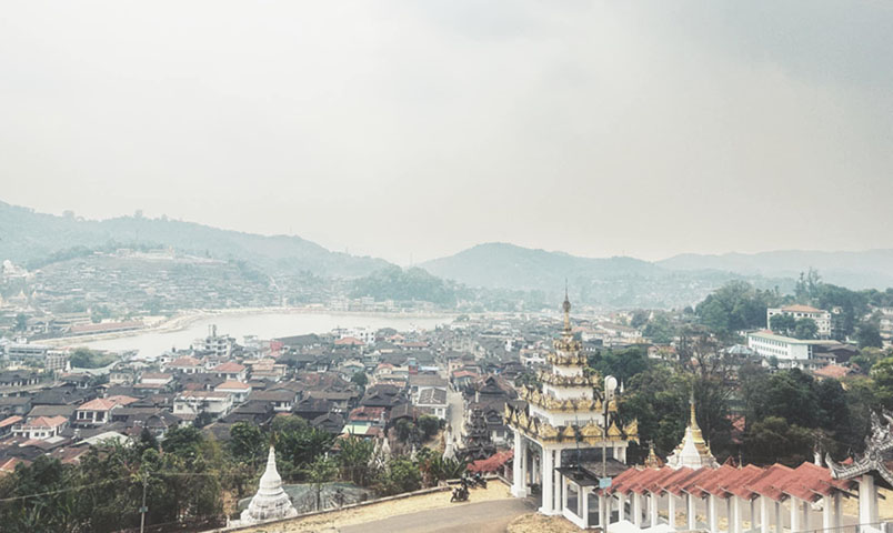 မိုးကုတ်တွင် ဧည့်စာရင်းစစ်မည်ဆိုပြီး လက်နက်ကိုင် ၄ ဦးက ဓားပြတိုက်