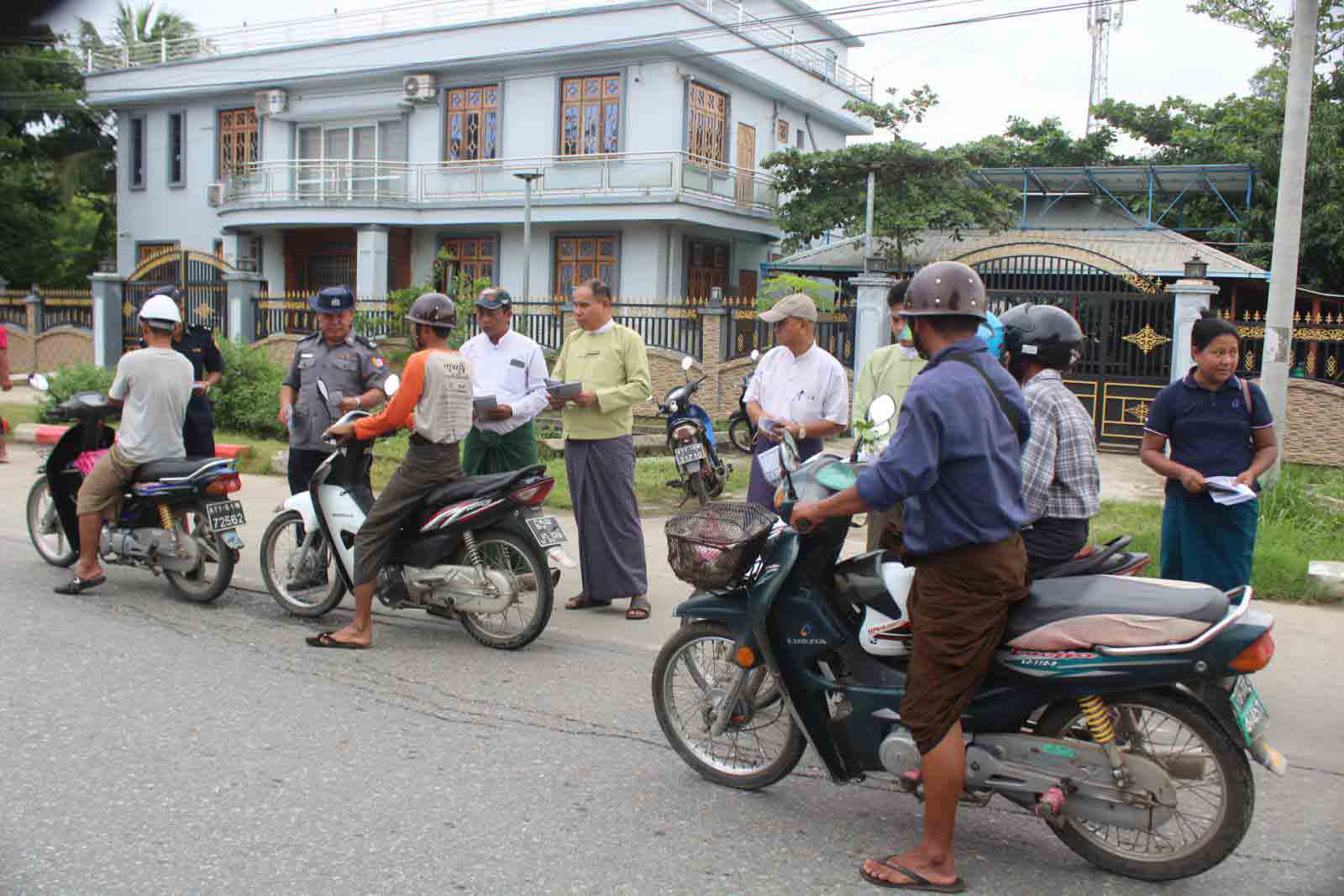 ဓနုဖြူတွင် ဒေါ်အောင်ဆန်းစုကြည်မွေးနေ့ ပန်းပန်သူနှင့် ဆုတောင်းပေးသူ ၁၁ ဦးကို ဖမ်းဆီးပြီး ခံဝန်ဖြင့် ပြန်လွှတ်