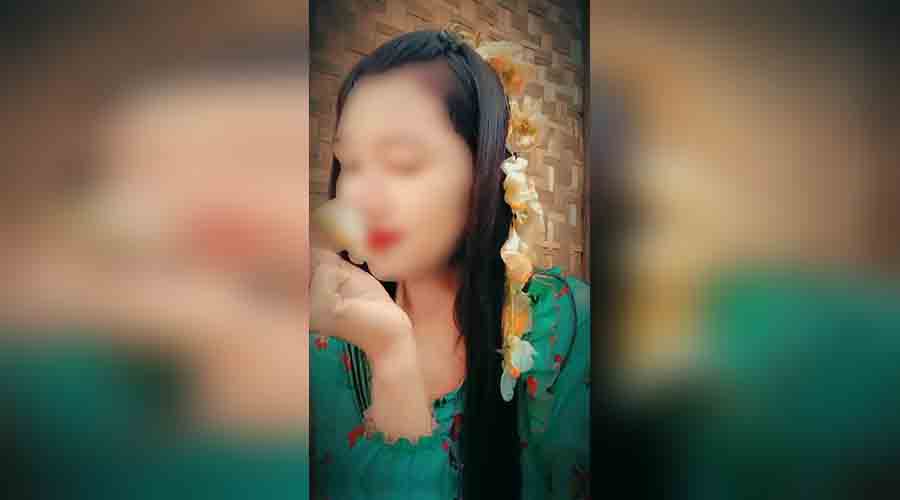 ဒေါ်အောင်ဆန်းစုကြည် မွေးနေ့ Tik Tok တွင် ဓာတ်ပုံတင်သည့် မြင်းခြံမြို့က အမျိုးသမီး ၁ ဦး ဖမ်းဆီးခံရ