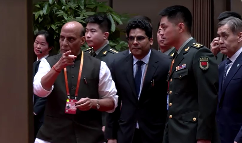 အိန္ဒိယနှင့် ပါကစ္စတန် ကာကွယ်ရေးဝန်ကြီး ၂ ဦး တွေ့ဆုံ