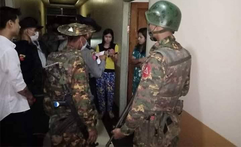 ဧရာဝတီတိုင်း၌ လူငယ်များကို စစ်မှုထမ်းခိုင်းရန် အဓမ္မဖမ်းဆီး၊ စစ်မှုထမ်းထောက်ပံ့ကြေး တိုးကောက်