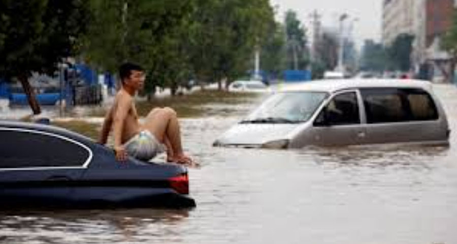 စီချွမ်ပြည်နယ်တွင် မိုးသည်းထန်စွာရွာသွန်းမှုကြောင့် လူ ၇၃,၀၀၀ ခန့် ဘေးလွတ်ရာရွှေ့ပြောင်း