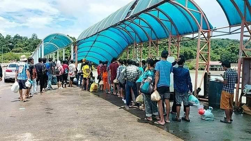 ထိုင်းနိုင်ငံမှ ဖမ်းဆီးပြန်ပို့ခံရသည့် ရွှေ့ပြောင်းလုပ်သား   ၉၀၀ ကျော် စစ်သားစုဆောင်းခံရ