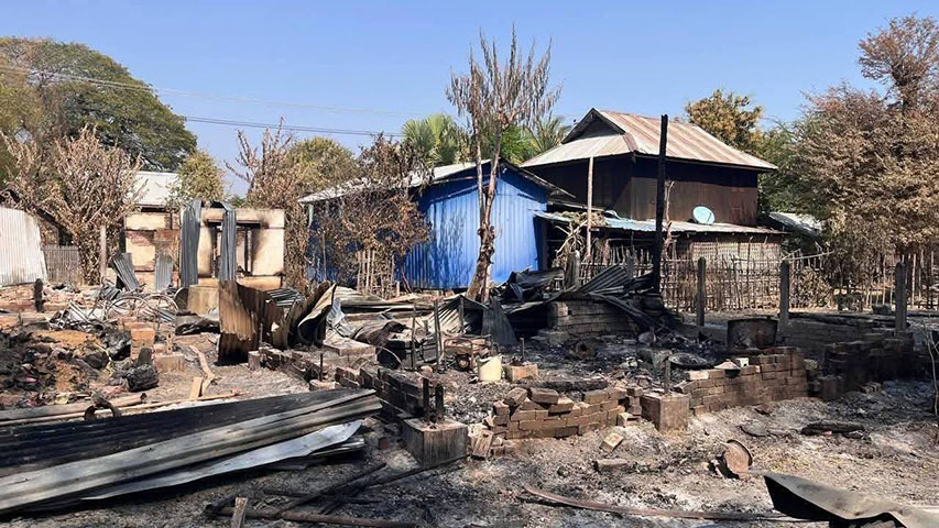 စလင်းမြို့အနီးရှိ ကျေးရွာများကို စစ်ကောင်စီတပ် မီးရှို့