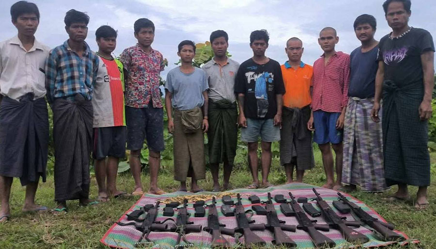 ကလေးမြို့နယ်တွင် စစ်မှုထမ်းတပ်သားသစ် ၁၁ ဦး လက်နက်ခဲယမ်းများဖြင့် အလင်းဝင်