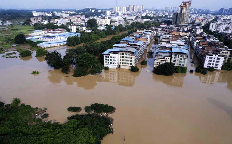 တရုတ်တွင် မိုးသည်းပြီး ရေကြီး မြေပြို၊ အဆောက်အဦများ ပျက်စီး