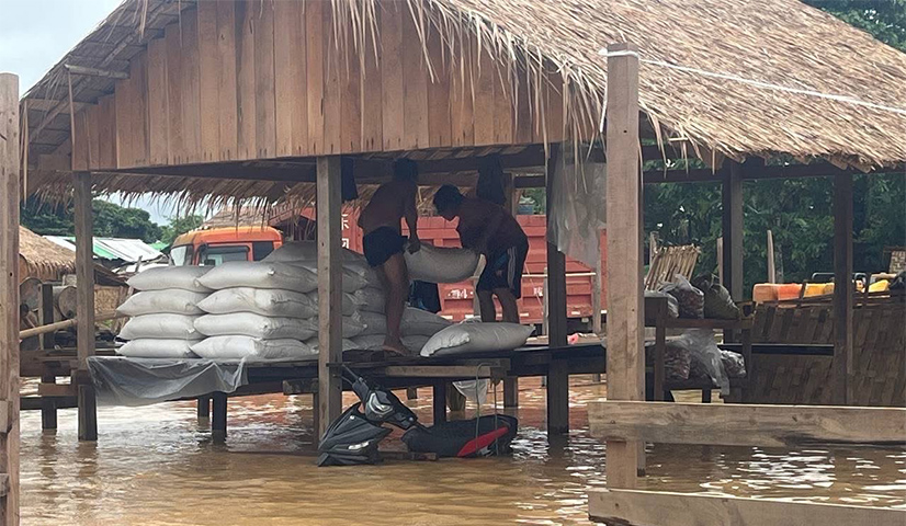 ရေကြီးရေလျှံမှုကြောင့် ဗန်းမောက်-ဟုမ္မလင်း ကုန်စည်စီးဆင်းမှု ပြတ်တောက်