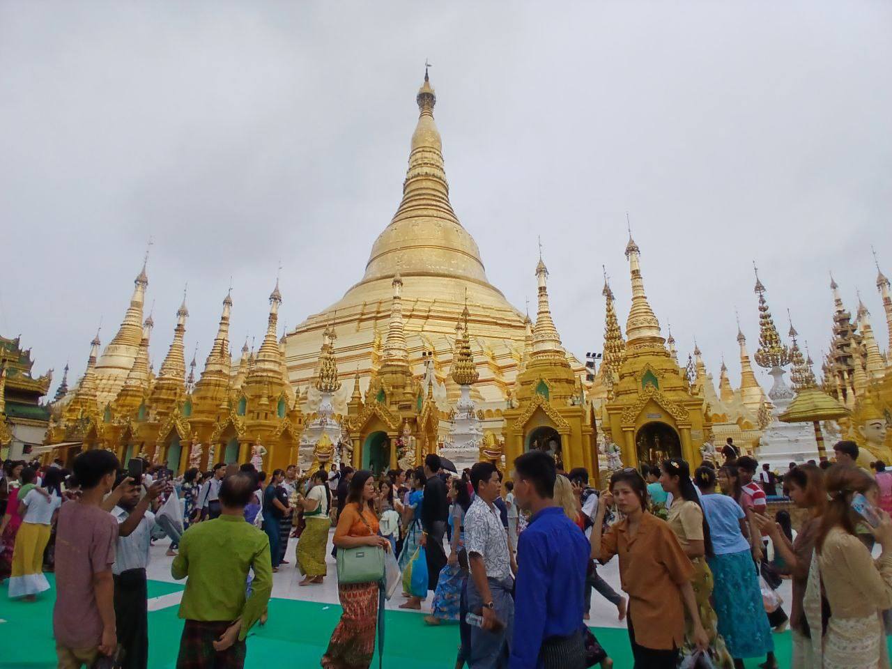 ဝါဆိုလပြည့်နေ့ ရွှေတိဂုံစေတီတော် မြင်ကွင်း (ဓာတ်ပုံ)