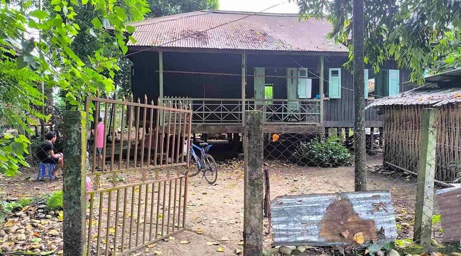 မြစ်ကြီးနား ထွေအုပ်ဝန်ထမ်းအိမ်ရာတွင် လက်နက်ကြီးကျည် ကျရောက်ပေါက်ကွဲ၊ ၂ ဦးဒဏ်ရာရ