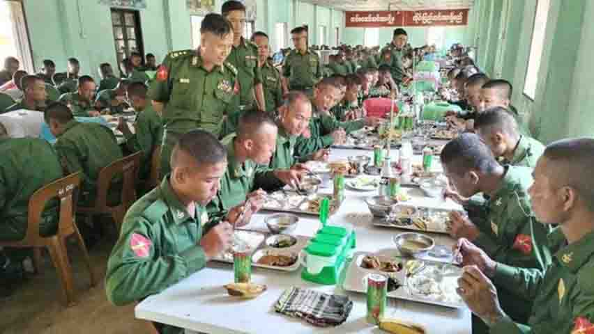 ဓနုဖြူမှ အဓမ္မဖမ်းဆီးခံရသည့် လူငယ် ၁၀၀ ကျော် ကွင်းကောက် စစ်သင်တန်းကျောင်းပို့ခံရ
