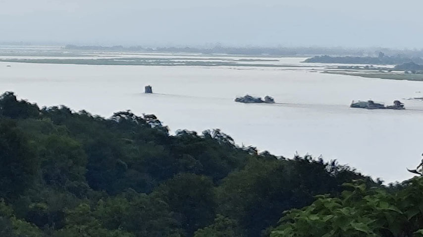 ဝက်လက်မြို့နယ် ရှားကွဲရွာဇက်ဆိပ်ကို စစ်တပ်ဗုံးကြဲ၊ မိုးကုတ်ကခရီးသွား ၁ ဦးသေဆုံး