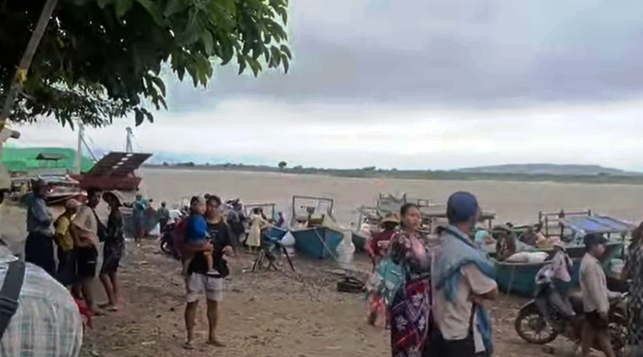 ထီးချိုင့်မြို့နယ် ဧရာဝတီမြစ်ရိုးဘေးကျေးရွာများက ပြည်သူထောင်ချီ စစ်ဘေးရှောင်