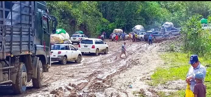 လမ်းပိတ်ဆို့မှုကြောင့် ဖားကန့်တွင် ကုန်ဈေးနှုန်းအဆမတန် မြင့်တက်