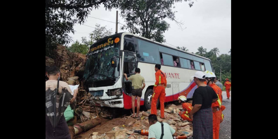 ကျိုက်ထိုတွင် ခရီးသည်တင်ယာဥ်က ရဲကင်းကို ဝင်တိုက်၊ ရဲ ၁ ဦးသေဆုံးပြီး ၁ ဦးဒဏ်ရာရ