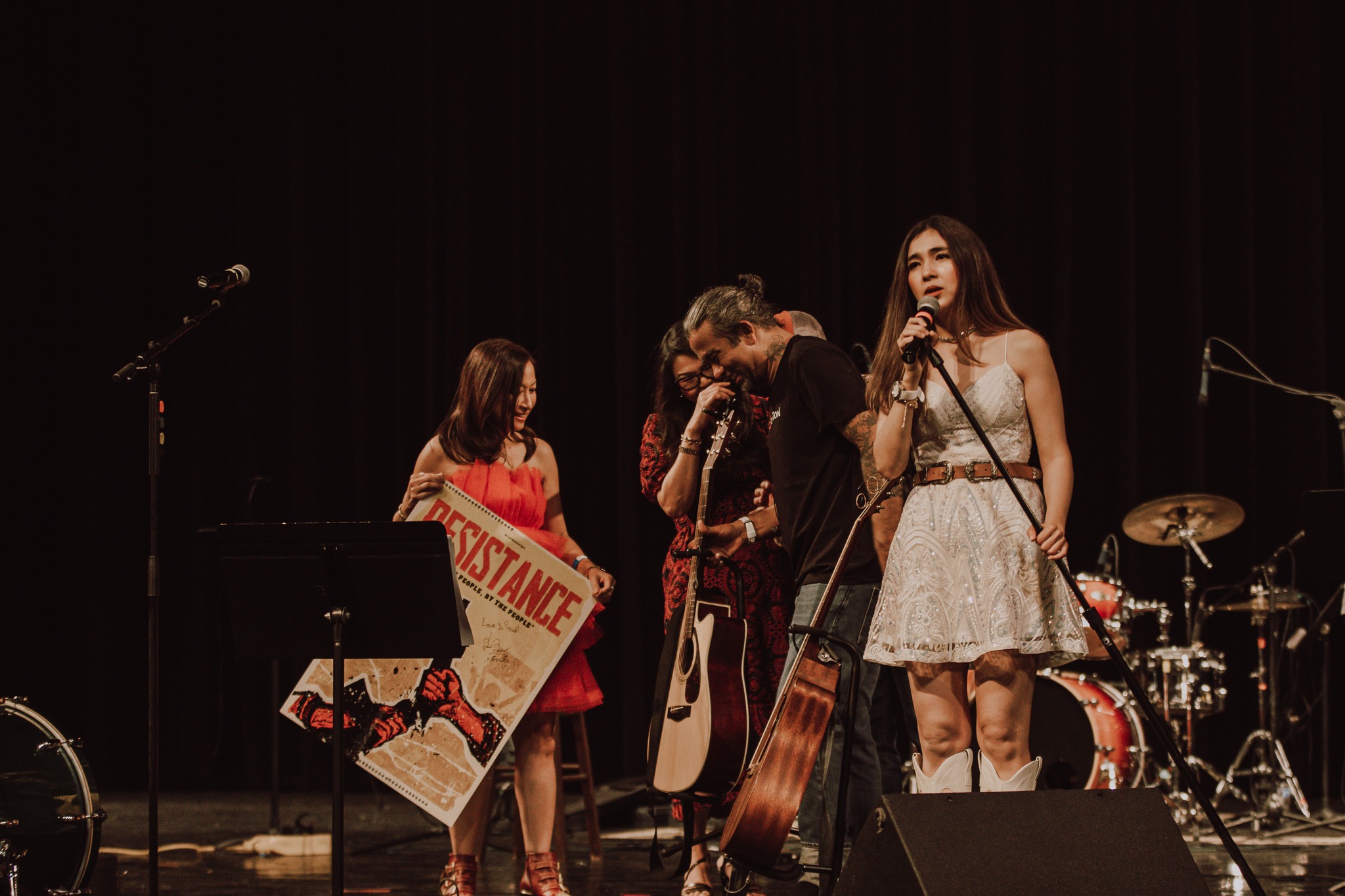 ရောင်နီ Live in Texas ပွဲမှ စုစုပေါင်း ရန်ပုံငွေ ဒေါ်လာ ၇၀,၀၀၀ ခန့် ရရှိ