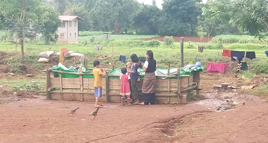 ဆီဆိုင်မြို့ရောက် စစ်ဘေးရှောင် ၁,၀၀၀ ကျော်  ဆန်ပြုတ်သောက်နေရ 