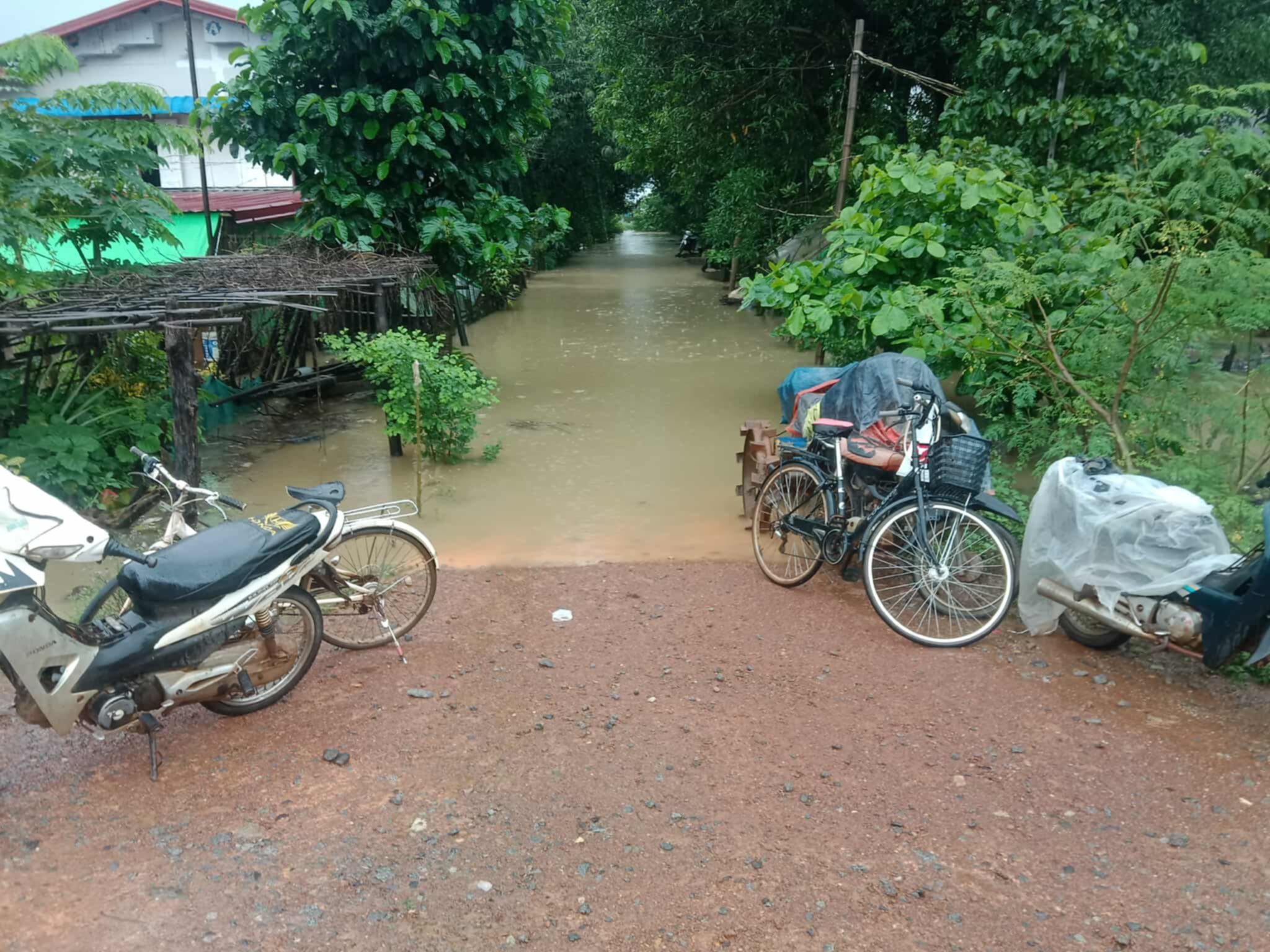 စစ်တောင်းမြစ်ရေကြောင့် ရေကာတာကျိုးပြီး မဒေါက်မြို့ ရေစတင်ဝင်ရောက်