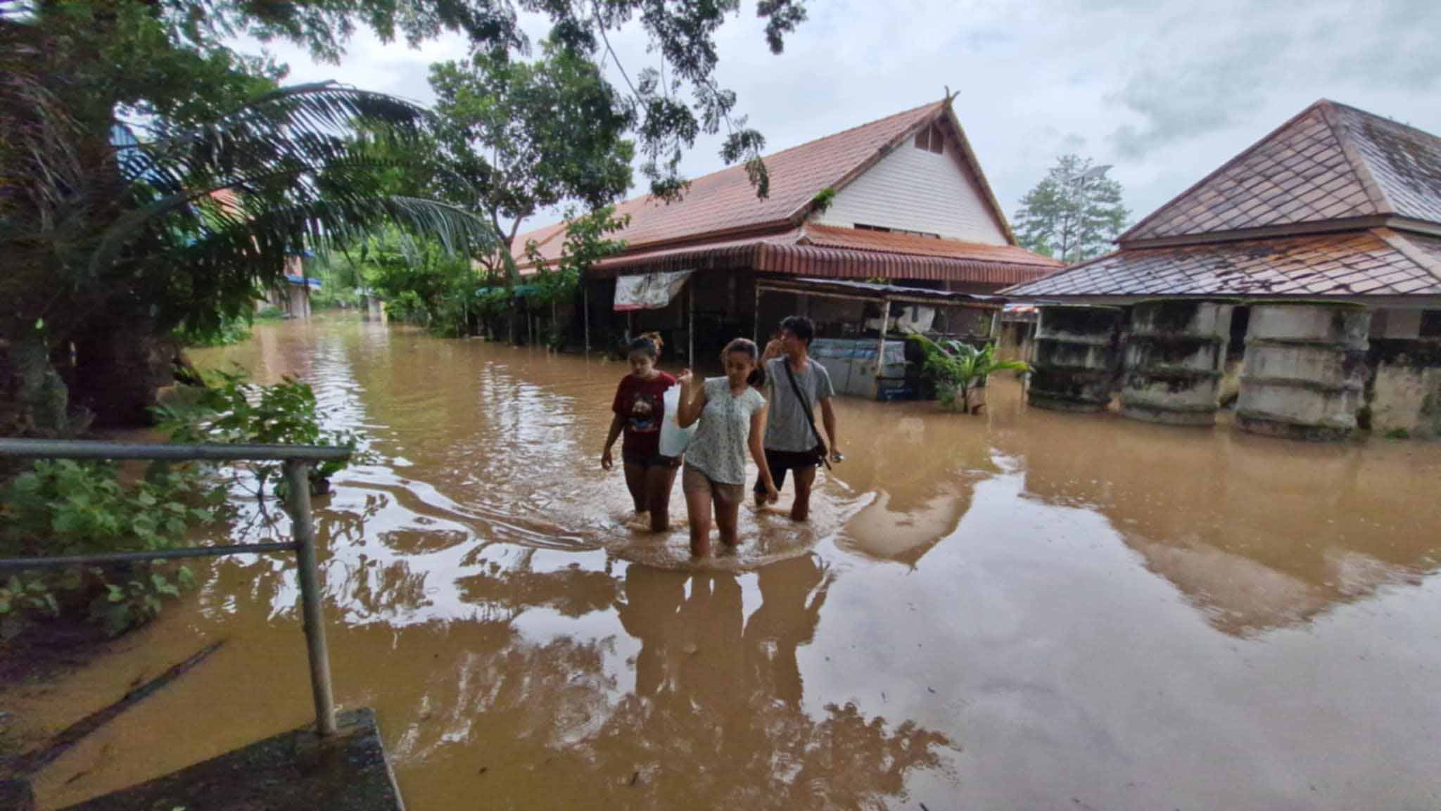 ထိုင်း-မြန်မာနယ်စပ် မဲဆောက်မြို့ ရေကြီး (ဓာတ်ပုံ)  