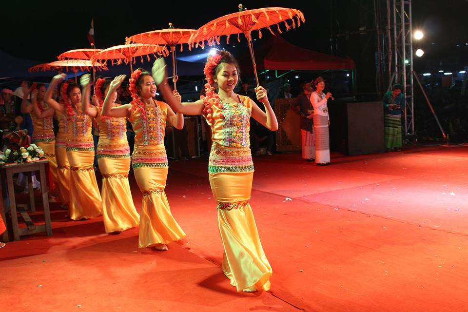 ေရႊ၀ါေရာင္ လႊမ္းေနသည့္ ရွမ္းႏွစ္သစ္ကူး (သတင္းဓာတ္ပုံ)