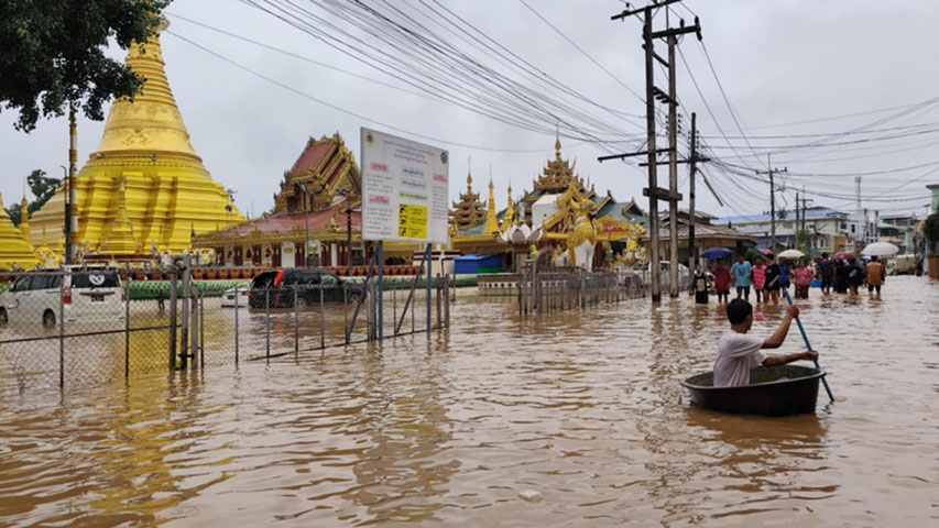 မြဝတီမြို့တွင်း ရေကြီးနေသဖြင့်  မြေနိမ့်ပိုင်းနေသူများ ရွှေ့ပြောင်း‌