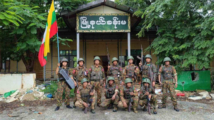 သပိတ်ကျင်းမြို့က စစ်ကောင်စီတပ်များ အနီးနားကျေးရွာများကို စစ်ကြောင်းထိုးရန် ထွက်ခွာသွား