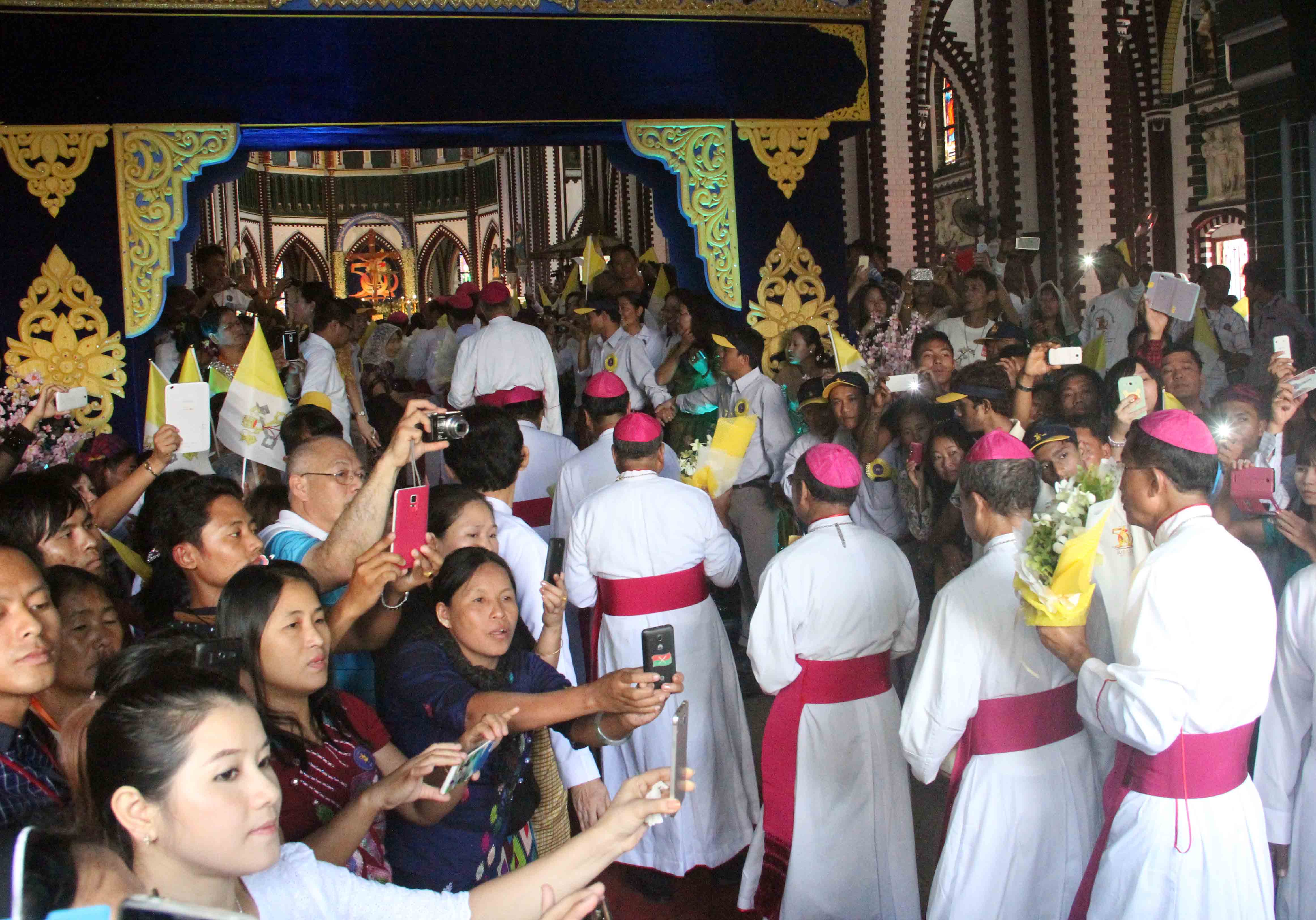 ျမန္မာႏုိင္ငံကုိ ခရစ္သာသနာေရာက္ရွိသည့္ ႏွစ္ ၅၀၀ ျပည့္ က်င္းပ (ဓာတ္ပုံ)