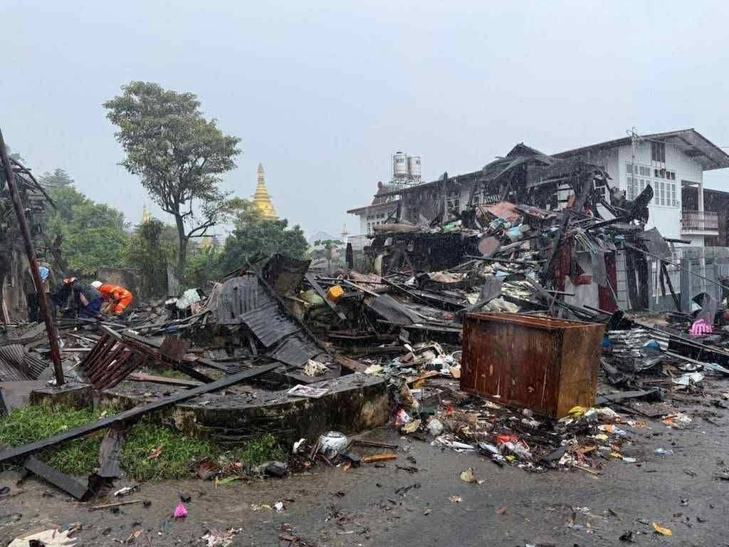 မိုးကုတ်မြို့ကို စစ်တပ်က ဗုံးကြဲတိုက်ခိုက်မှုကြောင့် ဒေသခံ ၄ ဦး သေဆုံး၊ ၉  ဦးဒဏ်ရာရ