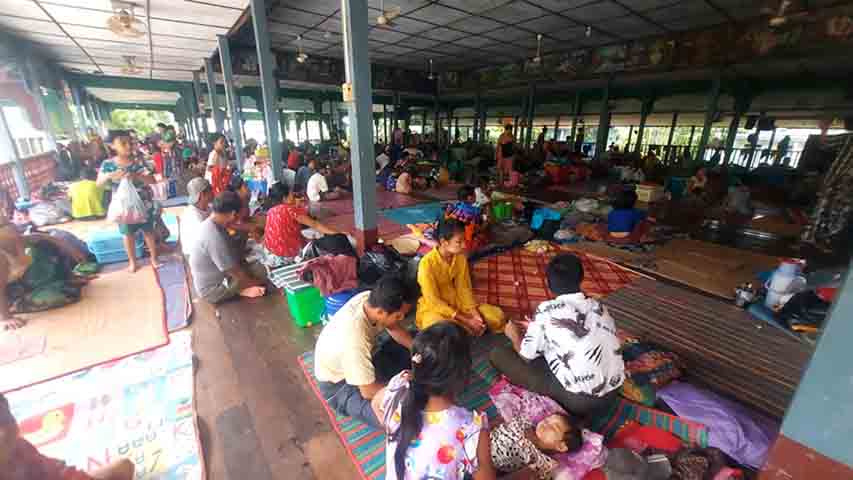 မြဝတီမြို့က ရေဘေးဒုက္ခသည်များ (ဓာတ်ပုံ)  