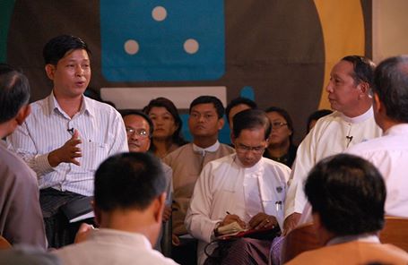 အစုိးရက ႐ႈျမင္ခ်က္ေျပာင္းၿပီး လုပ္ေနဟု သမၼတရုံးအႀကီးတန္းအရာရွိေျပာ